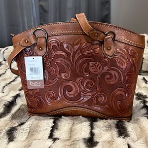 New with tags B.o.c leather-like purse